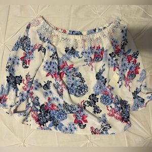 Women’s Off the shoulder floral top size XS
